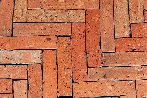 Ziegelfliesenmanufaktur |  Terracotta Ziegelfliese | Backsteintyp: Grimma Fischgrät 30cm x 7,0cm