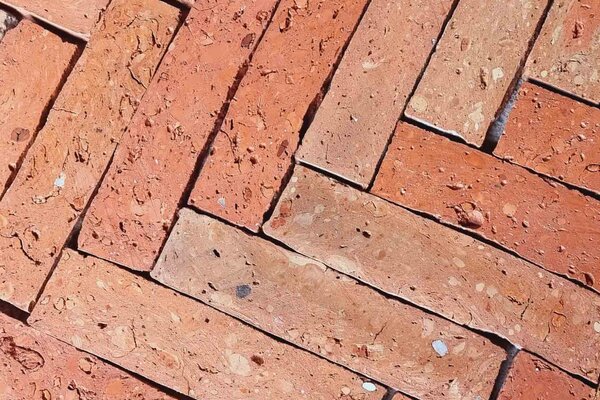 Ziegelfliesenmanufaktur |  Terracotta Ziegelfliese | Backsteintyp: Grimma Fischgrät 30cm x 7,0cm