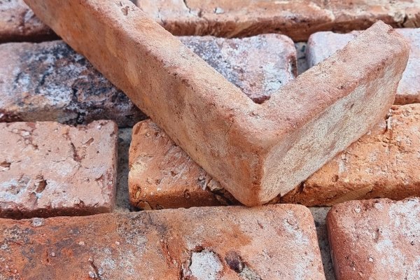 Ziegelfliesenmanufaktur | Ziegelriemchen und Winkelriemchen für die Wand | Backsteintyp Stettin