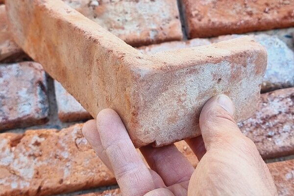 Ziegelfliesenmanufaktur | Winkelriemchen als passendes Eckmodul für alle Backsteinriemchen
