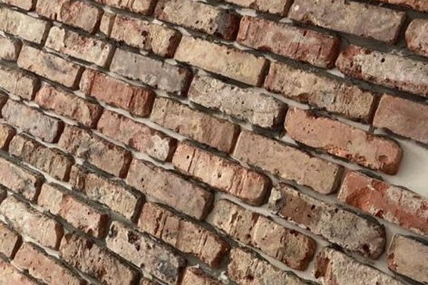 Ziegelfliesenmanufaktur | Ziegelriemchen und Winkelriemchen für die Wand | Backsteintyp Stettin