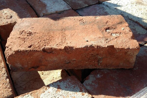 Ziegelfliesenmanufaktur | ca 250 Jahre alter Mauerstein im Klosterformat  