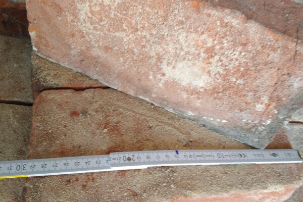 Ziegelfliesenmanufaktur | ca 250 Jahre alter Mauerstein im Klosterformat  