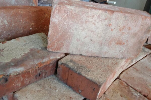 Ziegelfliesenmanufaktur | ca 250 Jahre alter Mauerstein im Klosterformat  