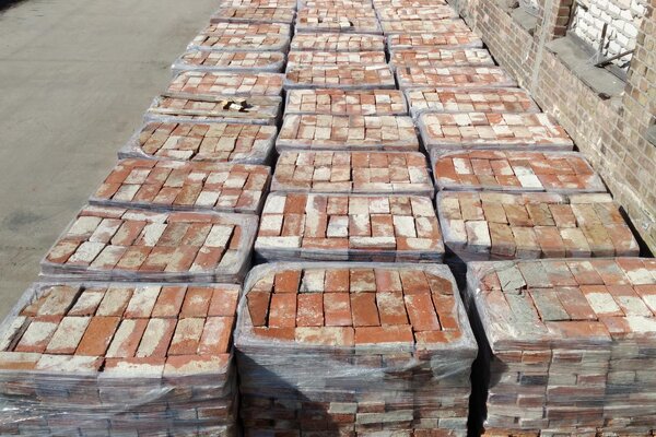 Ziegelfliesenmanufaktur | ca 250 Jahre alter Mauerstein im Klosterformat  