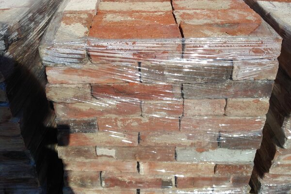 Ziegelfliesenmanufaktur | ca 250 Jahre alter Mauerstein im Klosterformat  