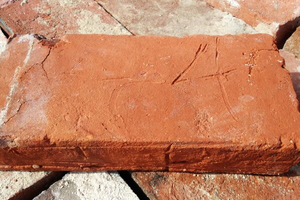 Ziegelfliesenmanufaktur | ca 250 Jahre alter Mauerstein im Klosterformat  