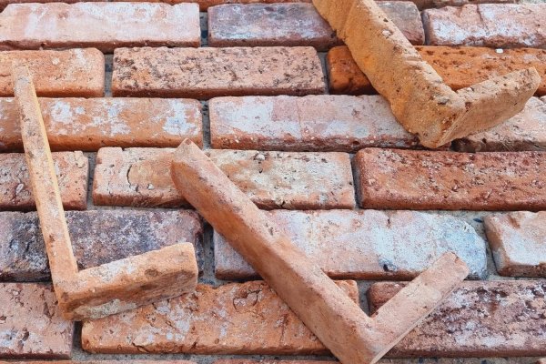 Ziegelfliesenmanufaktur | Winkelriemchen als passendes Eckmodul für alle Backsteinriemchen