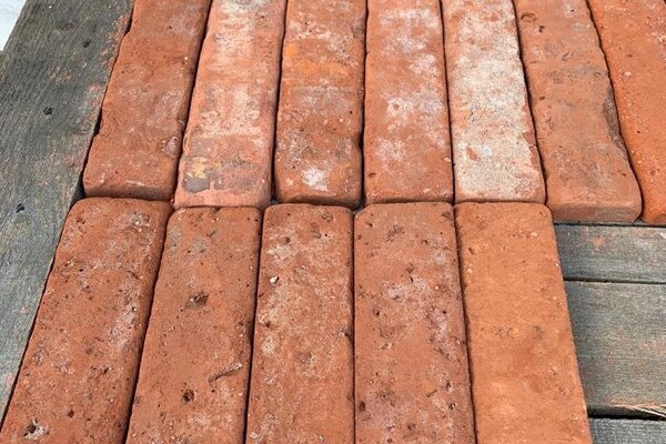 Ziegelfliesenmanufaktur | Ziegelriemchen und Winkelriemchen für die Wand | Backsteintyp Stettin