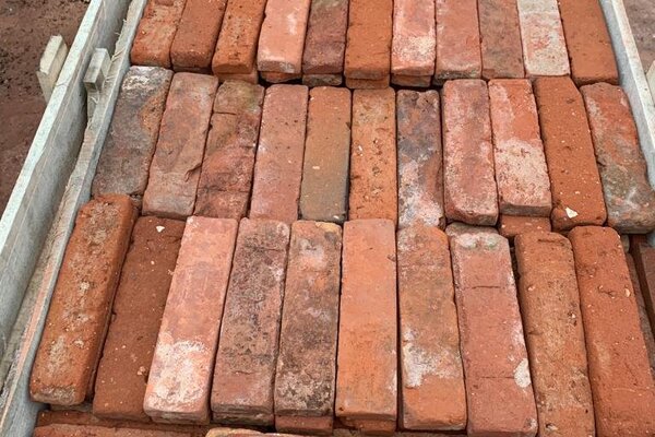 Ziegelfliesenmanufaktur | Ziegelriemchen und Winkelriemchen für die Wand | Backsteintyp Stettin